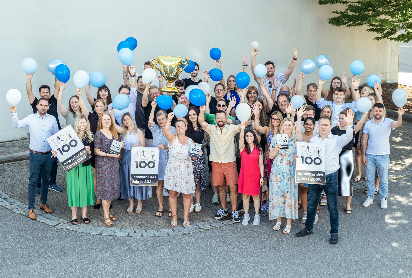 Team von FENECON feiern die Auszeichnung: Innovator des Jahres