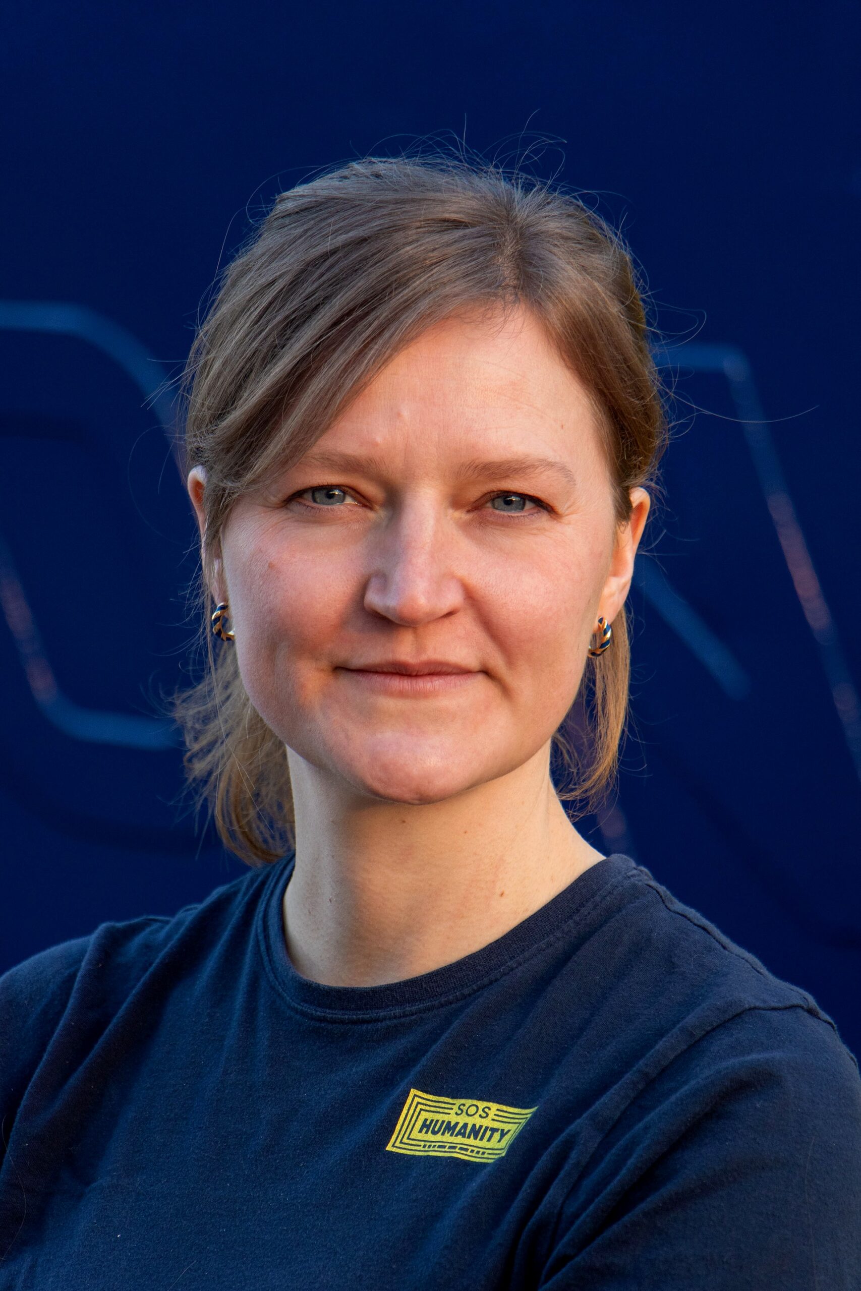 Porträtfoto von Laura Gorriahn, Vorsitzende des Vorstands von SOS Humanity e.V.