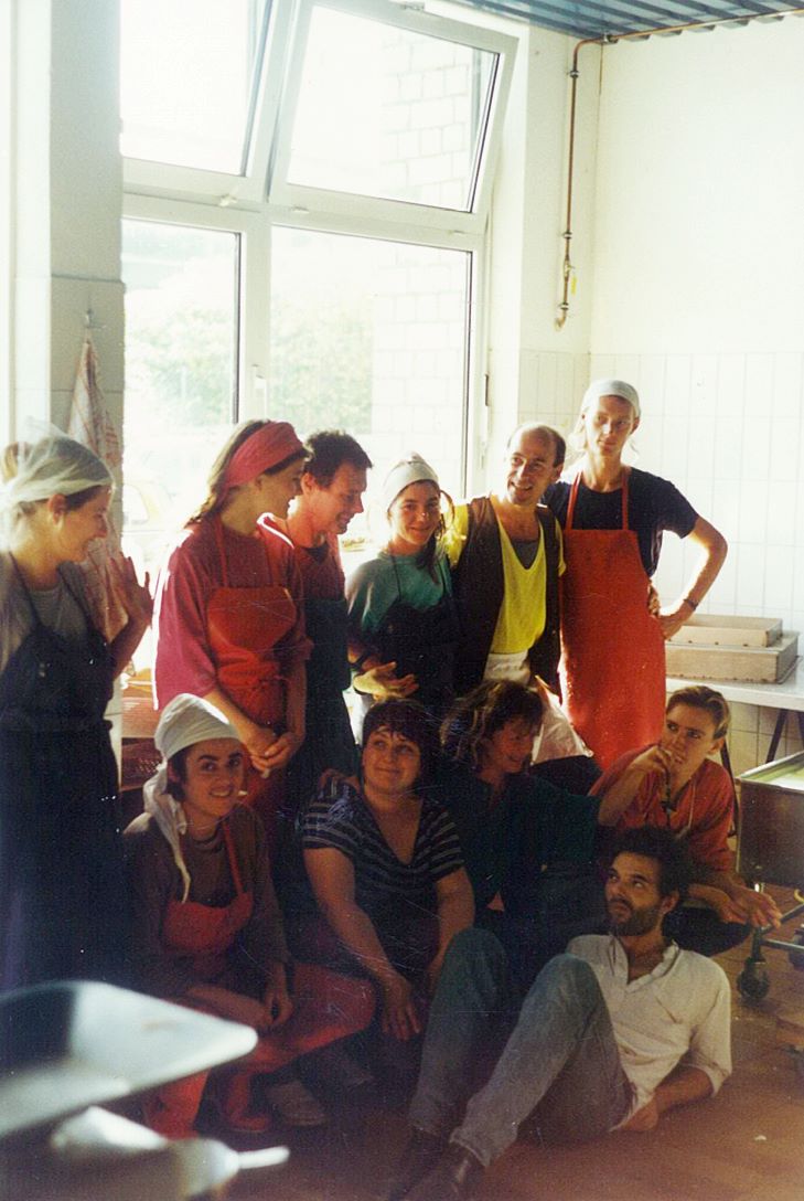 Foto vom Taifun-Tofu-Gründerteam bei der Tofuherstellung